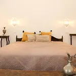 Corte Largo Lauro Dimore & 4*