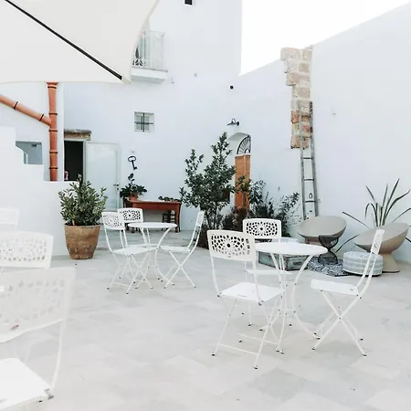 Corte Largo Lauro Dimore & B&B 4*