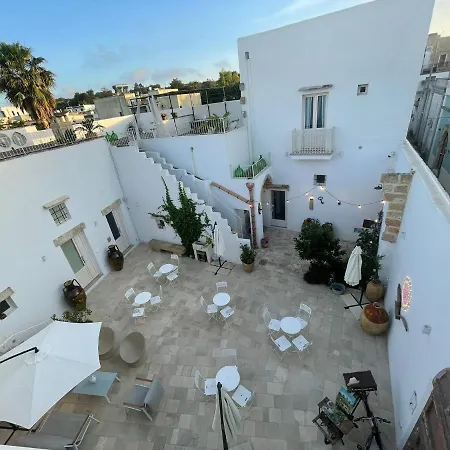 Corte Largo Lauro Dimore & 4*